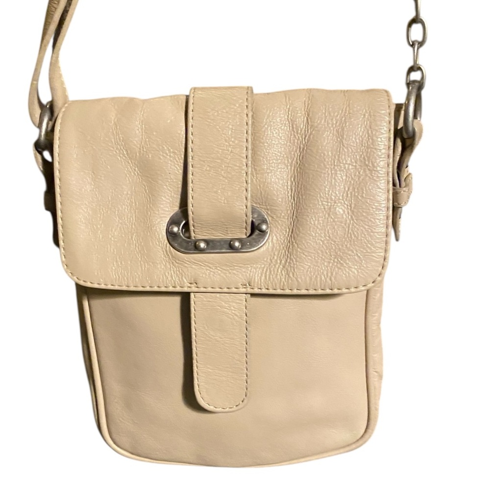 Tarnish Cream Crossbody Bag with Chain Details